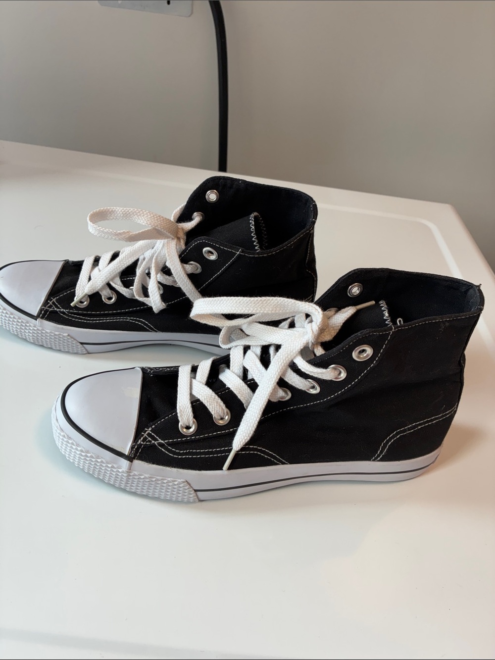 AIR WALK WOMEN Classic Black High-Top Canvas Sneakers with White Toe SIZE 9.5